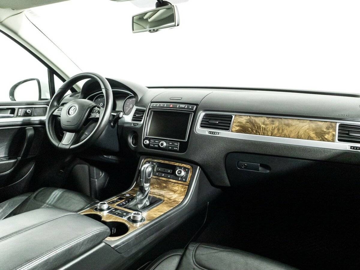 Volkswagen Touareg с пробегом — 2015 год. Фото: #8