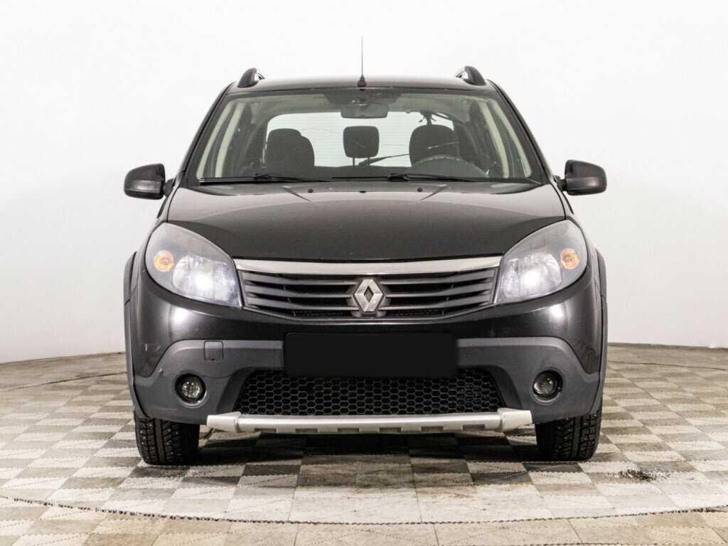 Renault Sandero с пробегом — 2013 год. Фото: #1
