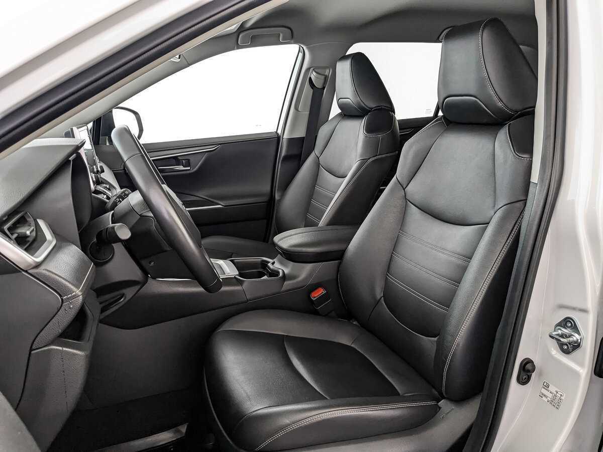 Toyota RAV4 с пробегом — 2021 год. Фото: #15