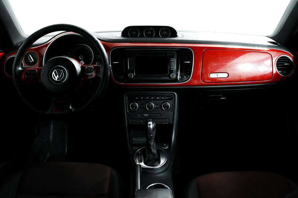Volkswagen Beetle с пробегом — 2014 год. Фото: #9