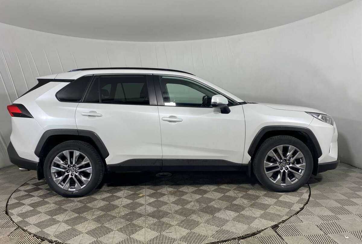 Toyota RAV4 с пробегом — 2021 год. Фото: #3