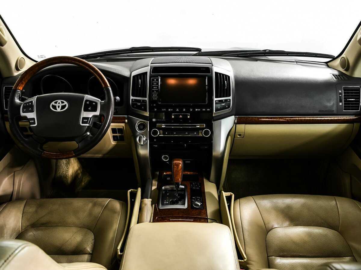 Toyota Land Cruiser с пробегом — 2012 год. Фото: #10