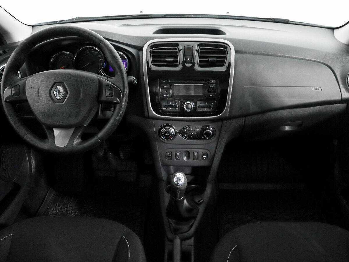 Renault Sandero с пробегом — 2017 год. Фото: #9