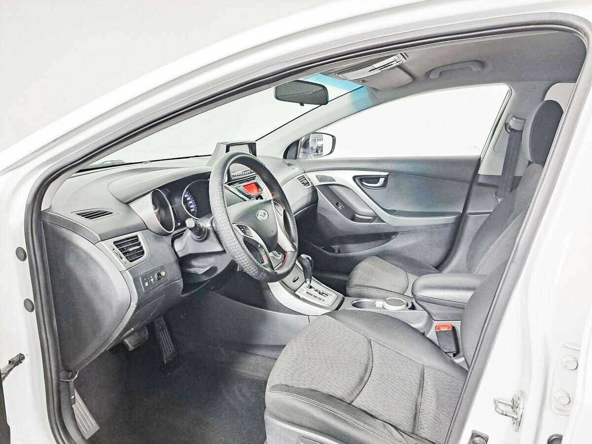 Hyundai Avante с пробегом — 2011 год. Фото: #11