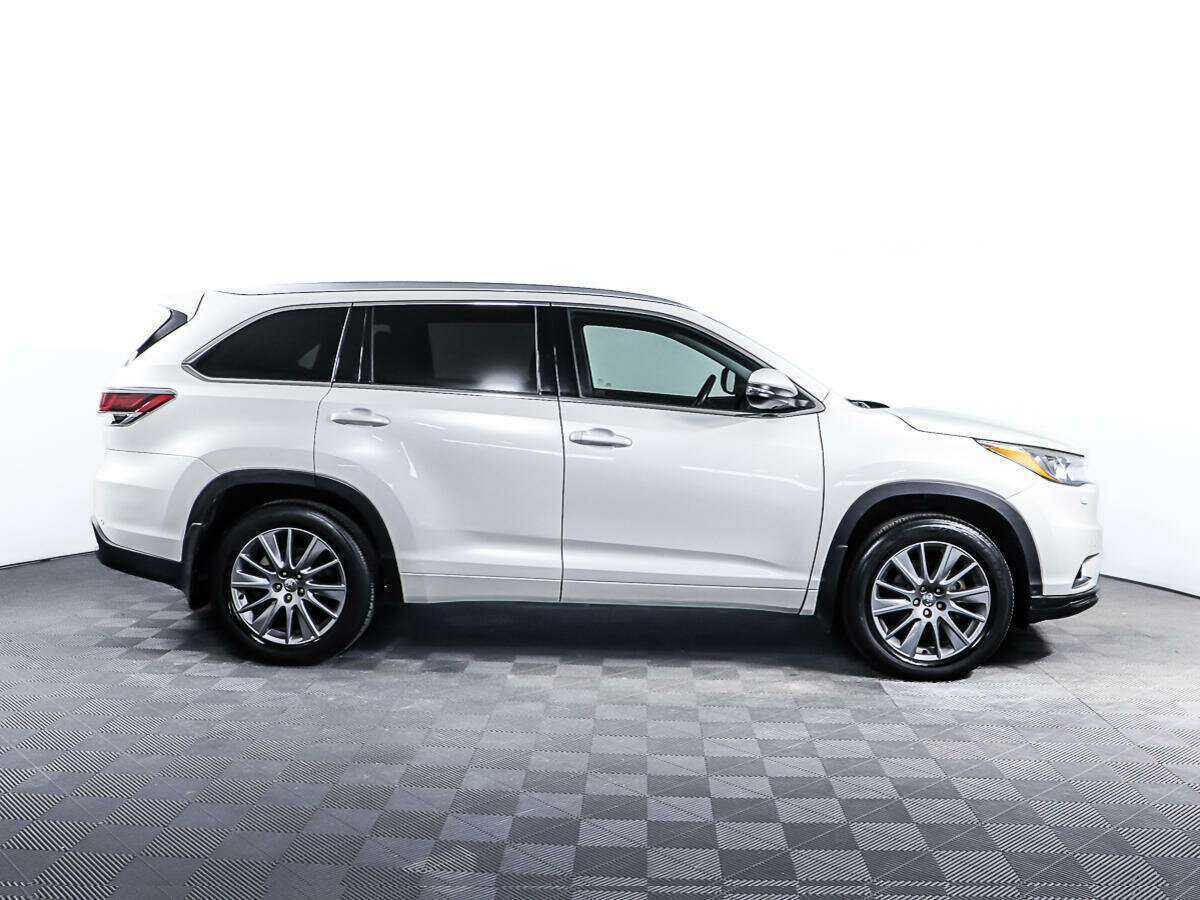 Toyota Highlander с пробегом — 2015 год. Фото: #3
