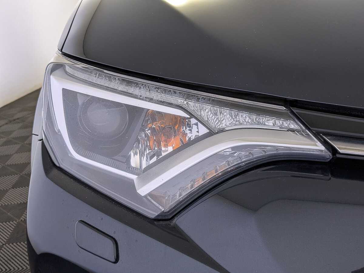 Toyota RAV4 с пробегом — 2017 год. Фото: #9