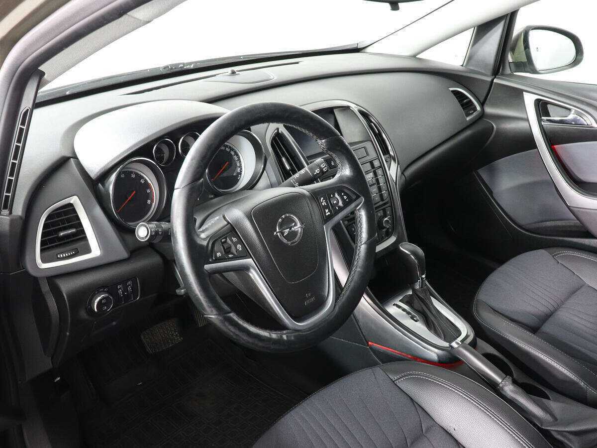 Opel Astra с пробегом — 2014 год. Фото: #4