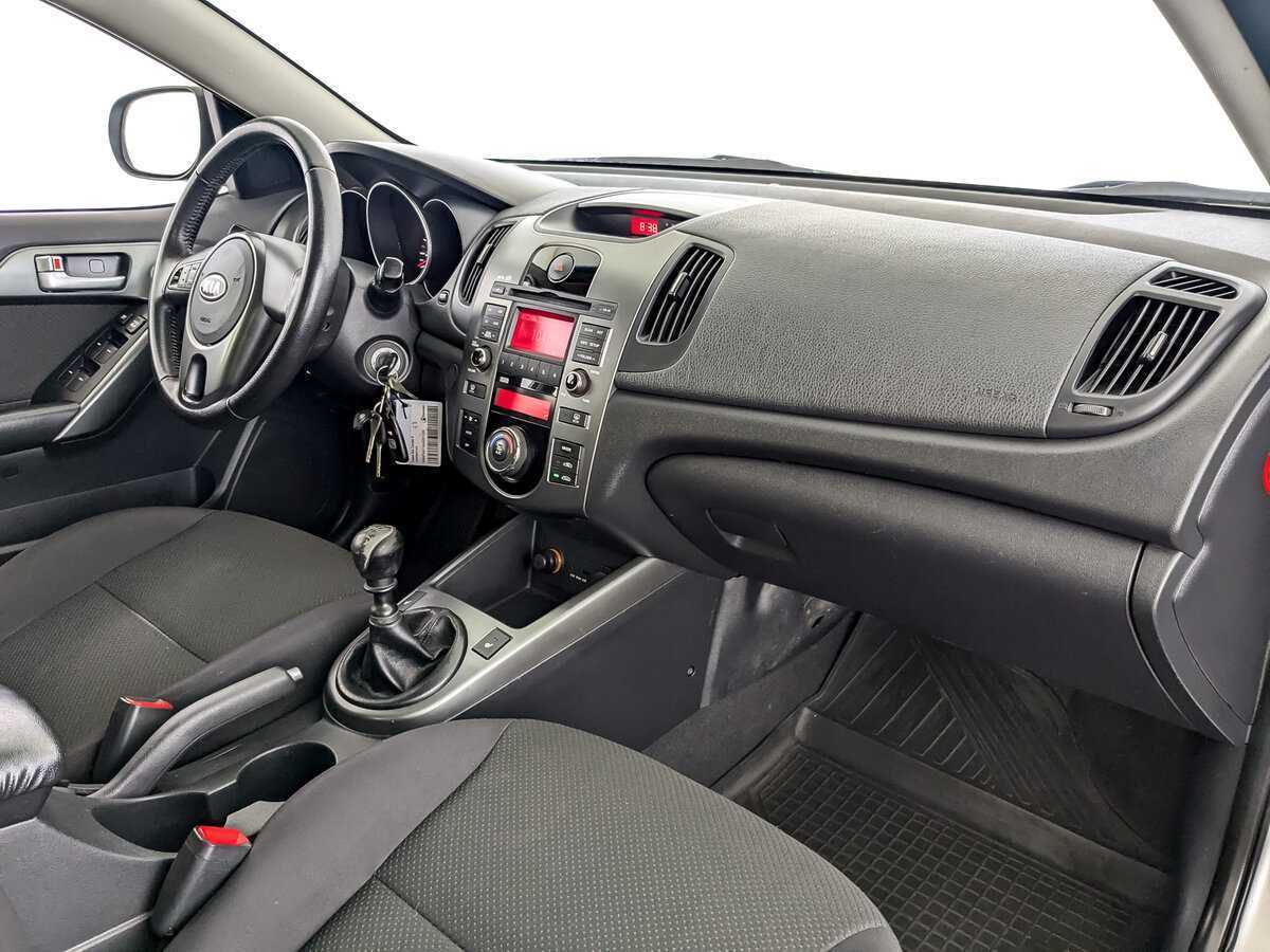 Kia Cerato с пробегом — 2010 год. Фото: #8