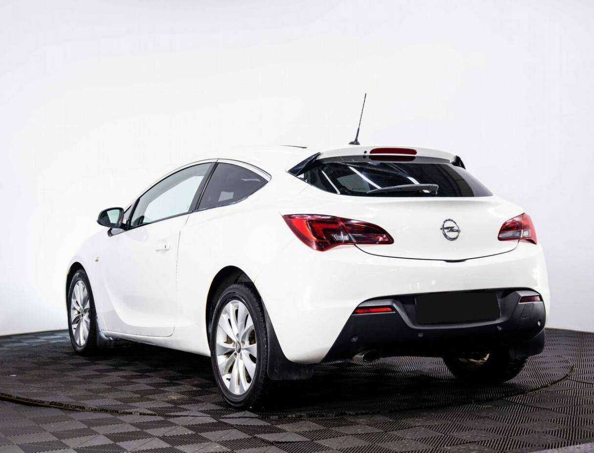 Opel Astra с пробегом — 2012 год. Фото: #3