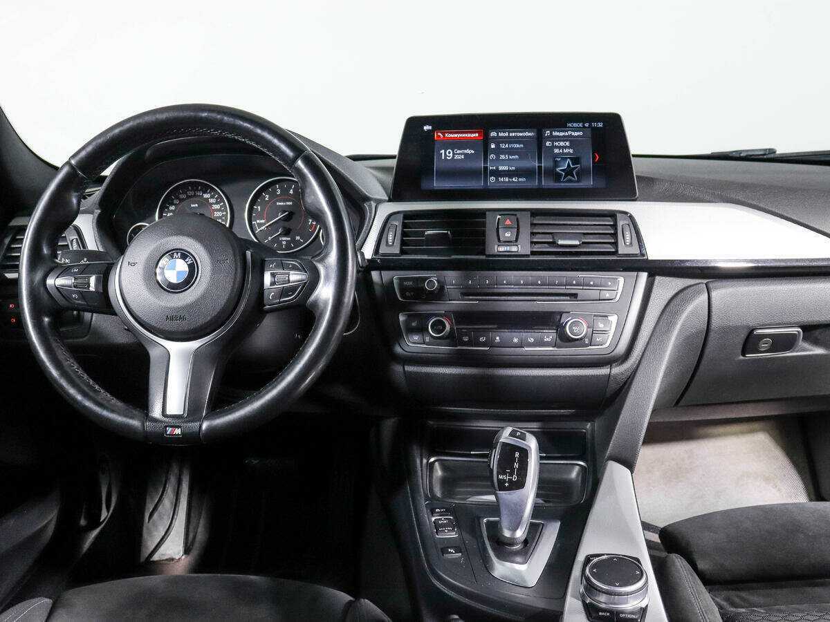 BMW 3 серии с пробегом — 2015 год. Фото: #11