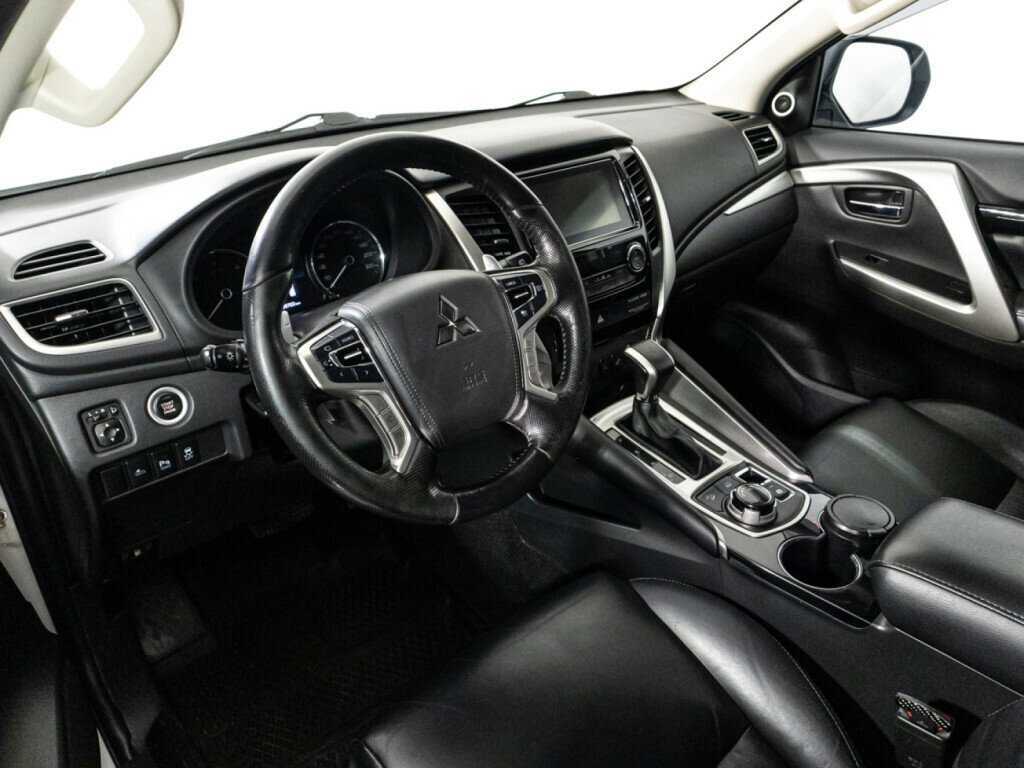 Mitsubishi Pajero Sport с пробегом — 2018 год. Фото: #10