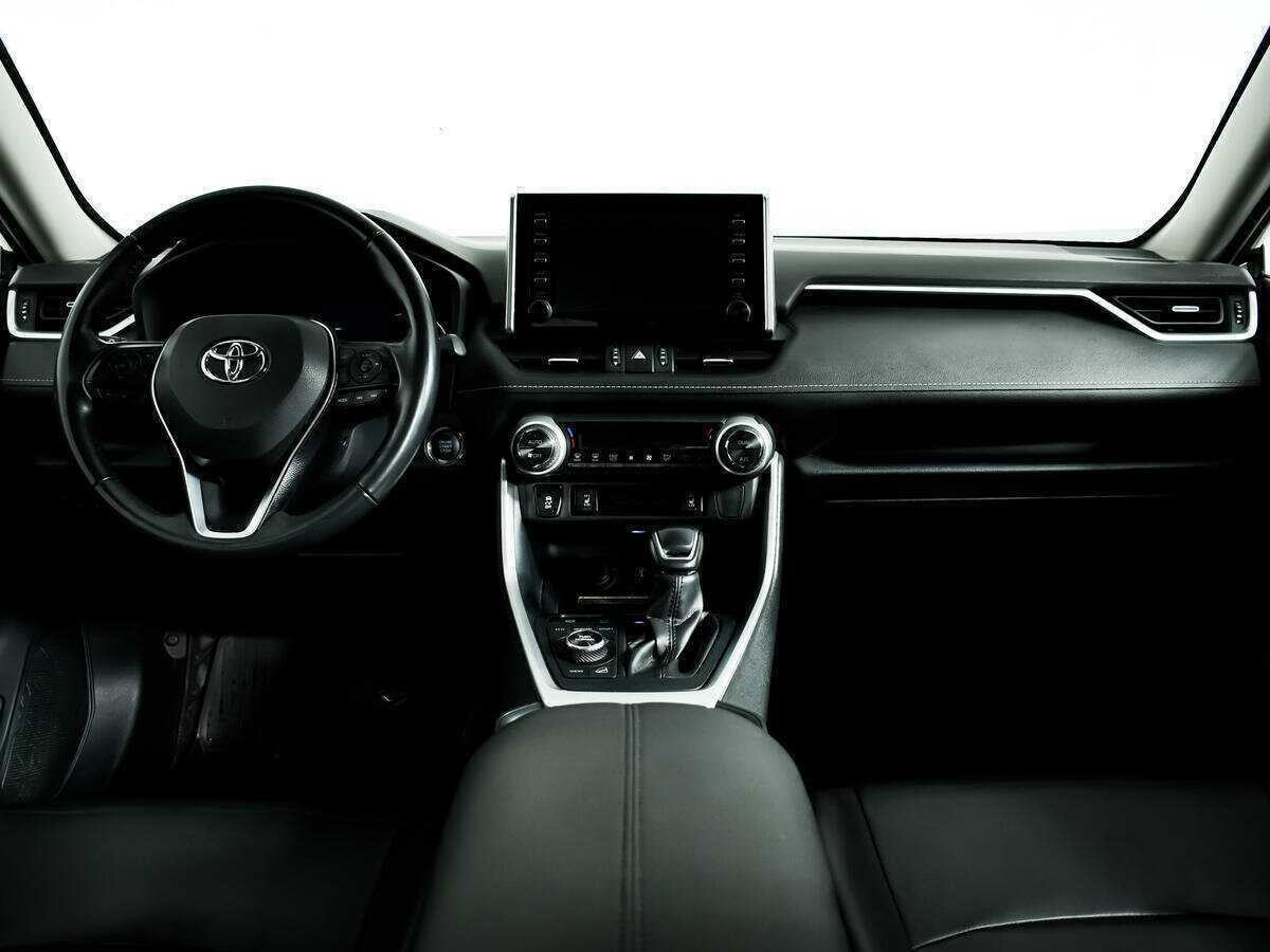 Toyota RAV4 с пробегом — 2020 год. Фото: #10