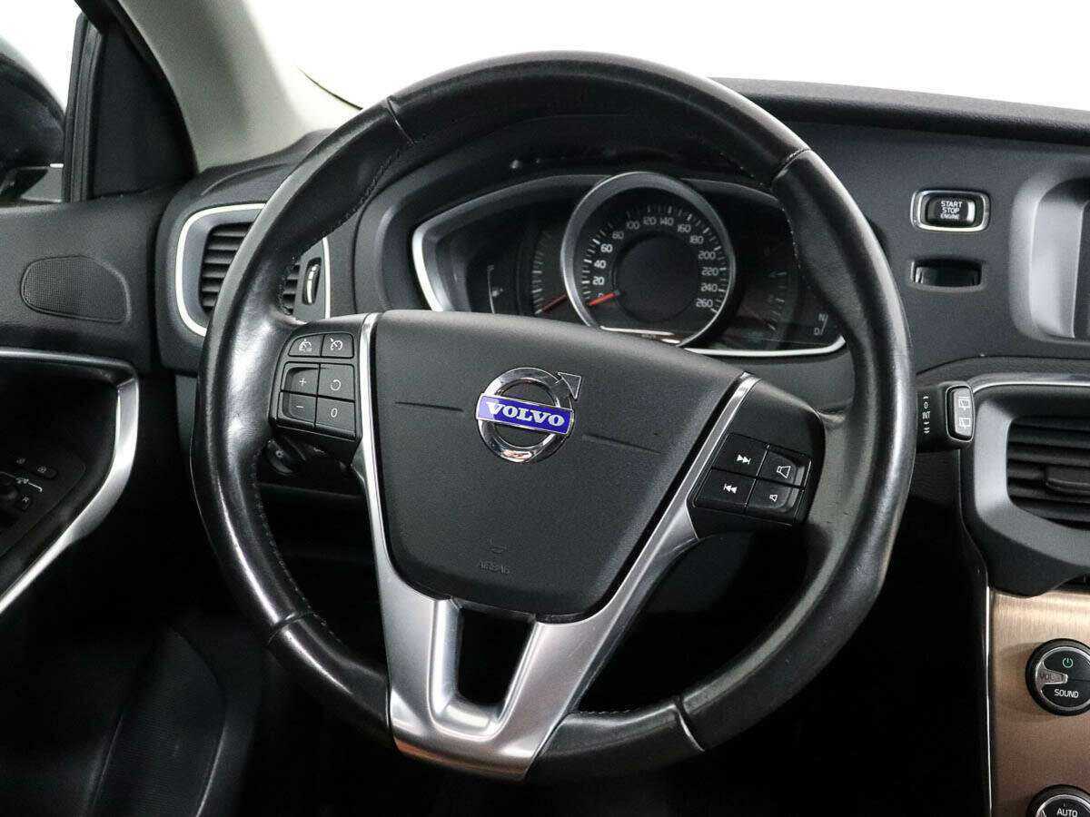 Volvo V40 Cross Country с пробегом — 2015 год. Фото: #12