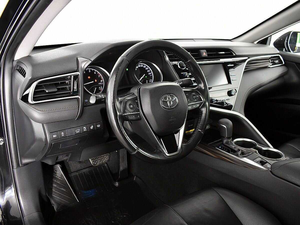 Toyota Camry с пробегом — 2019 год. Фото: #6