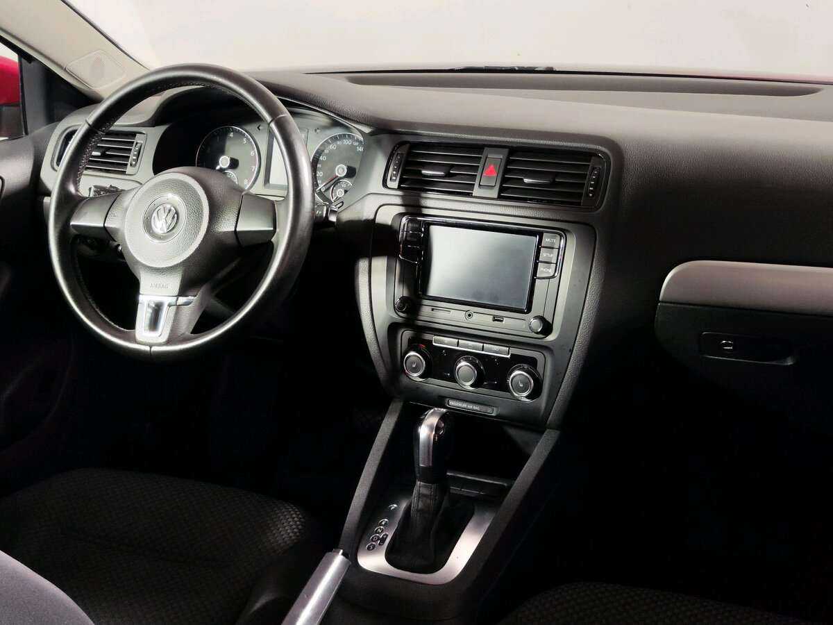 Volkswagen Jetta с пробегом — 2011 год. Фото: #12