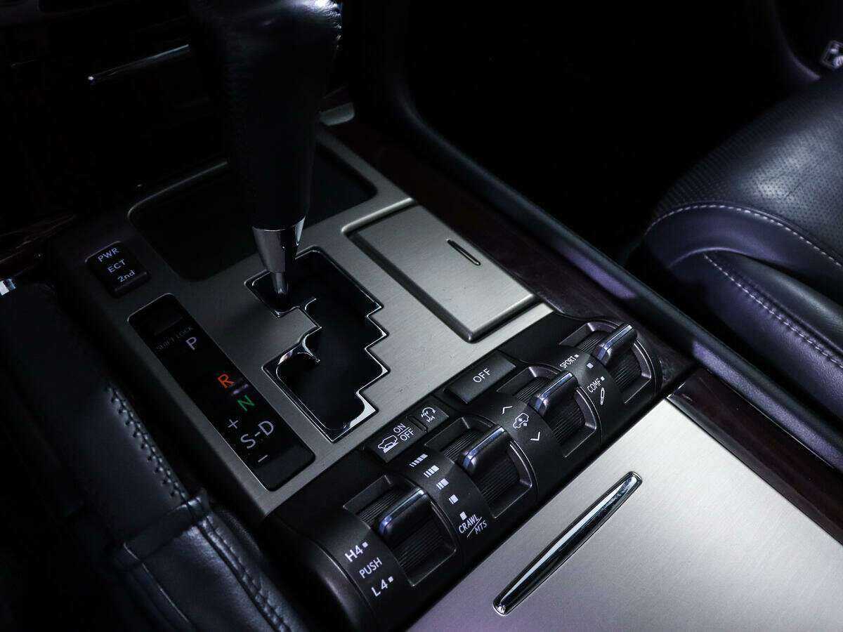 Lexus LX с пробегом — 2015 год. Фото: #17