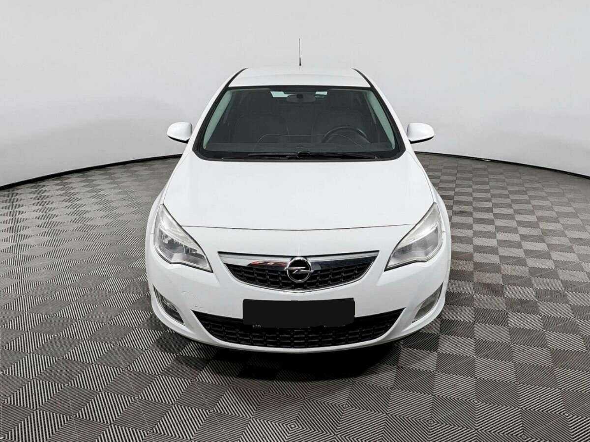 Opel Astra с пробегом — 2011 год. Фото: #1