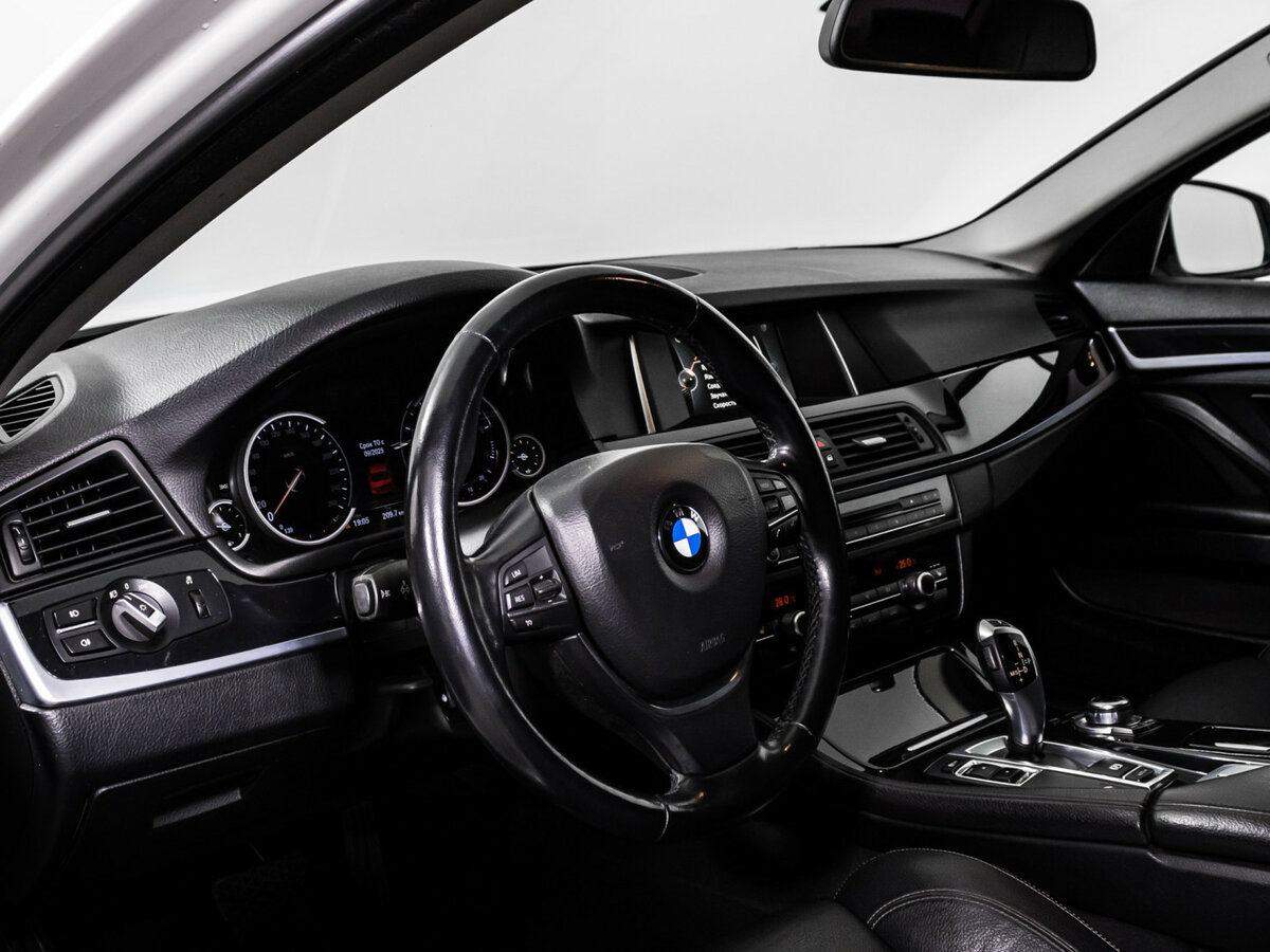 BMW 5 серии с пробегом — 2015 год. Фото: #10