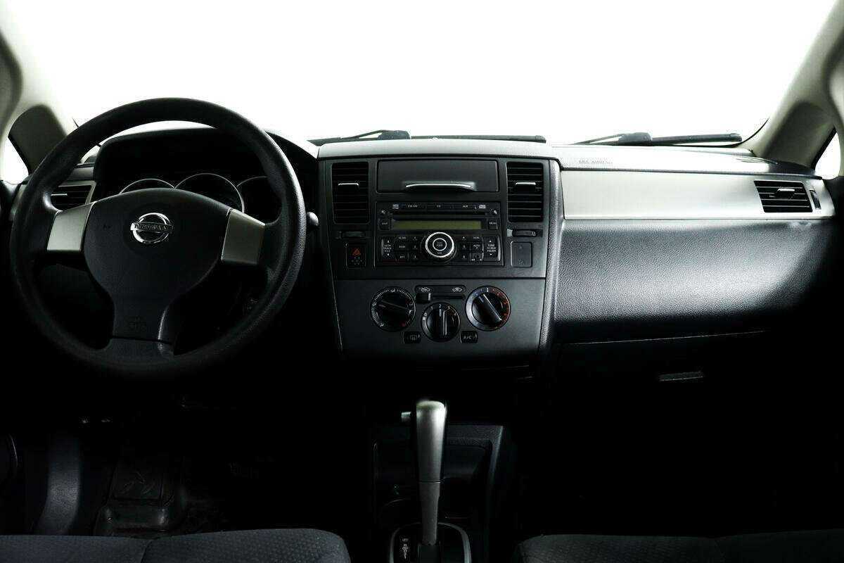 Nissan Tiida с пробегом — 2010 год. Фото: #10
