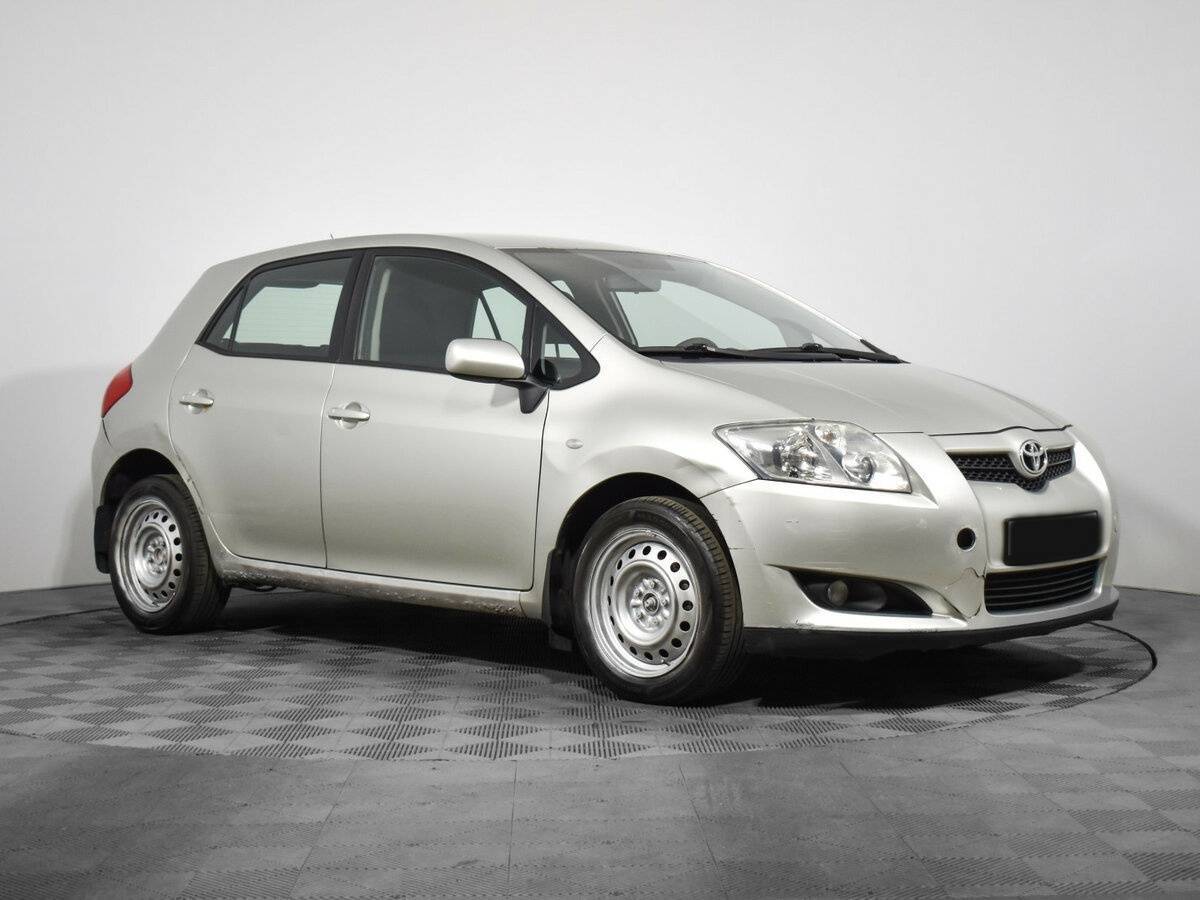 Toyota Auris с пробегом — 2008 год. Фото: #2