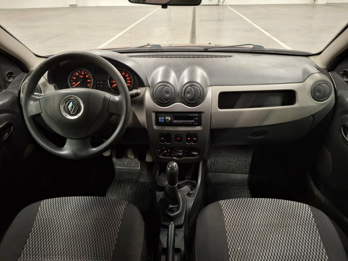 Renault Sandero с пробегом — 2014 год. Фото: #13