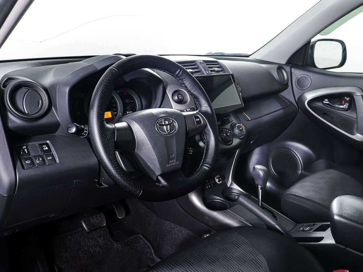 Toyota RAV4 с пробегом — 2011 год. Фото: #12