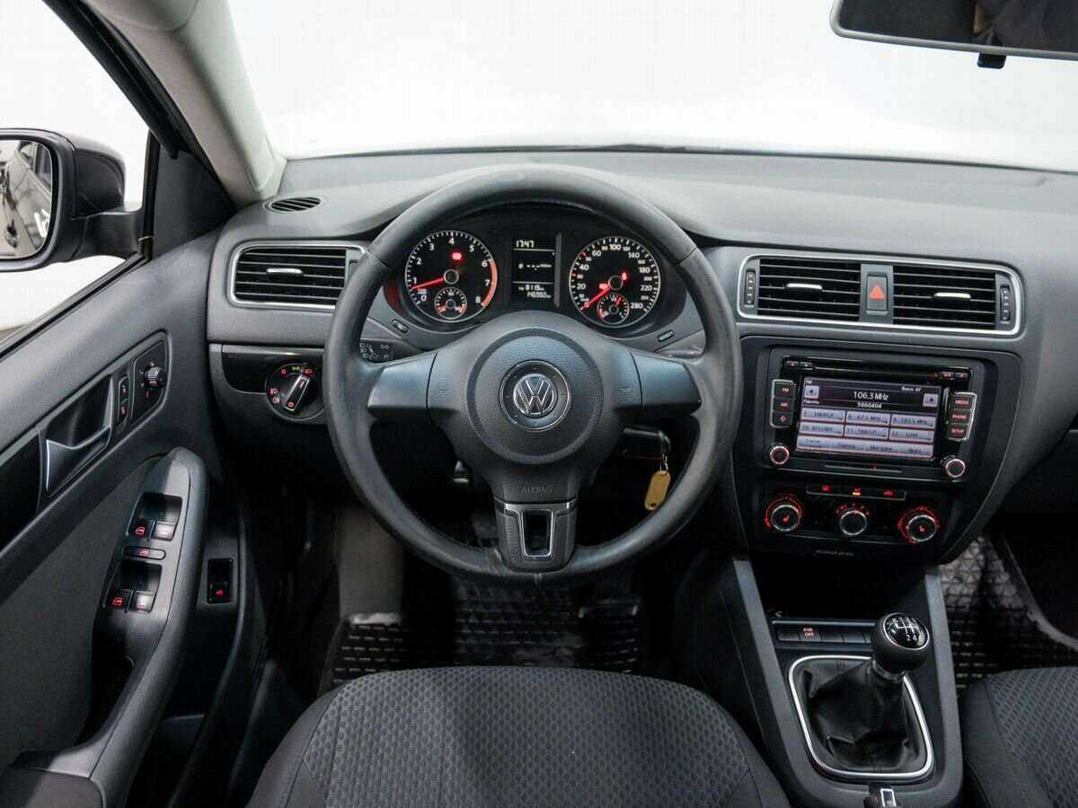 Volkswagen Jetta с пробегом — 2011 год. Фото: #10