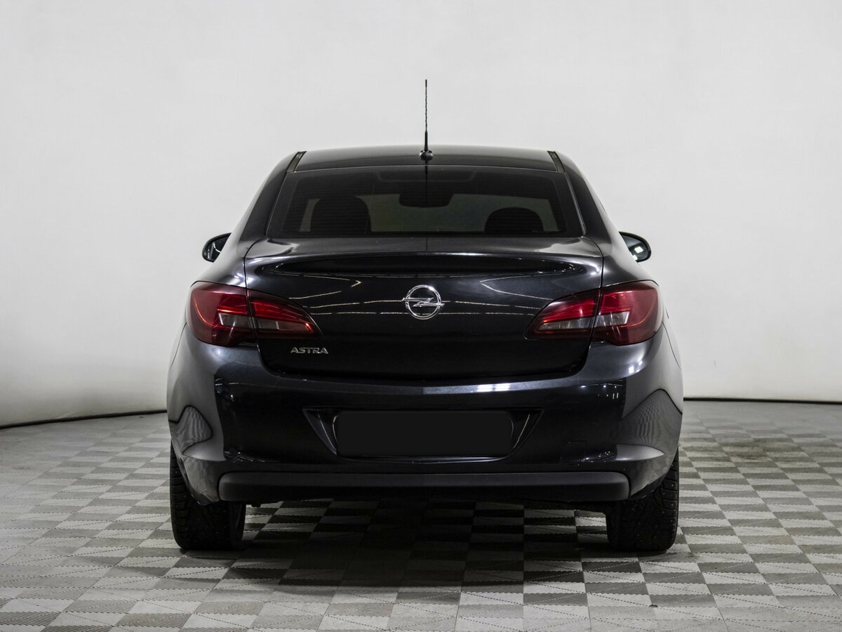 Opel Astra с пробегом — 2013 год. Фото: #4