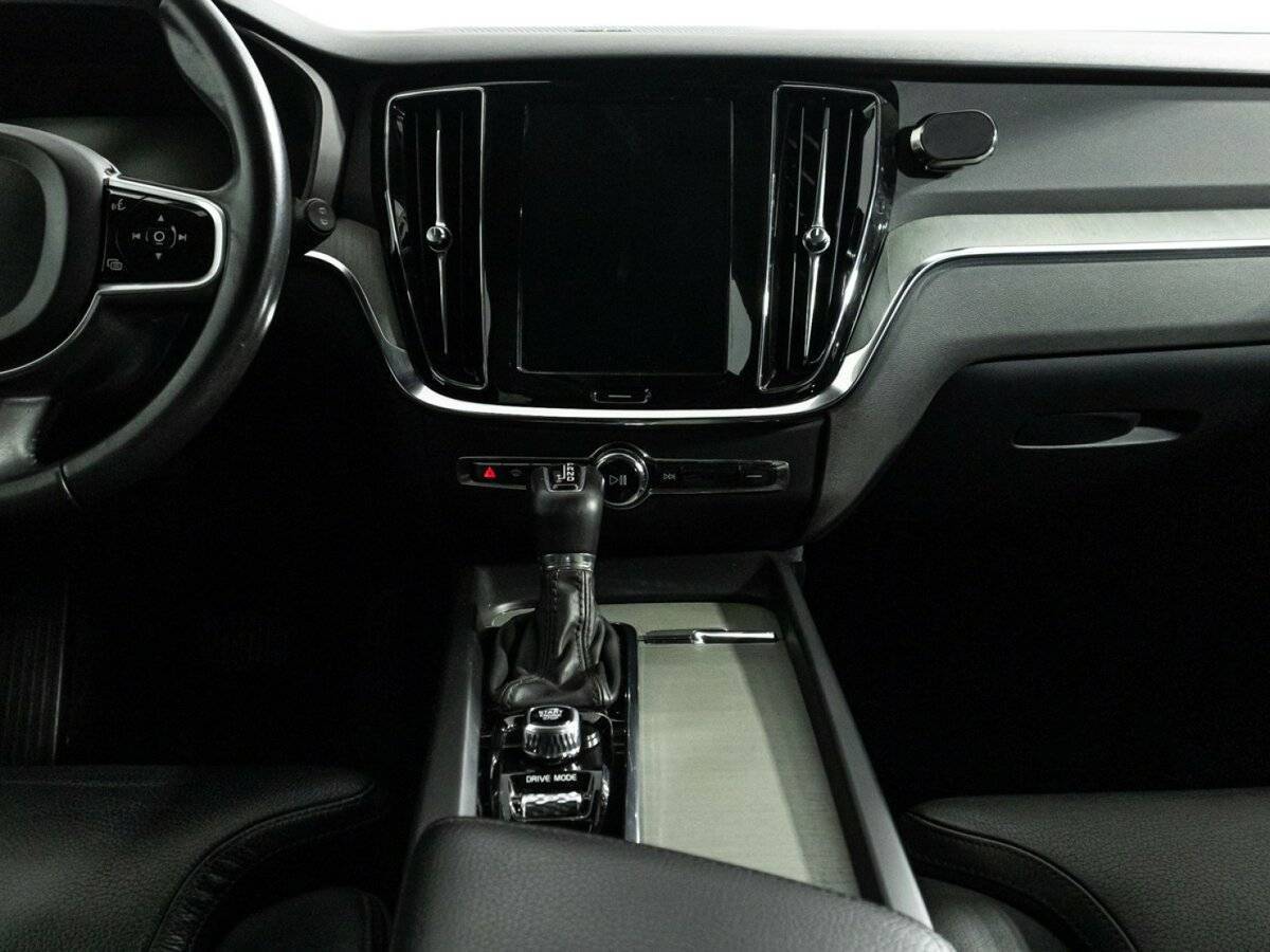 Volvo V60 Cross Country с пробегом — 2019 год. Фото: #13