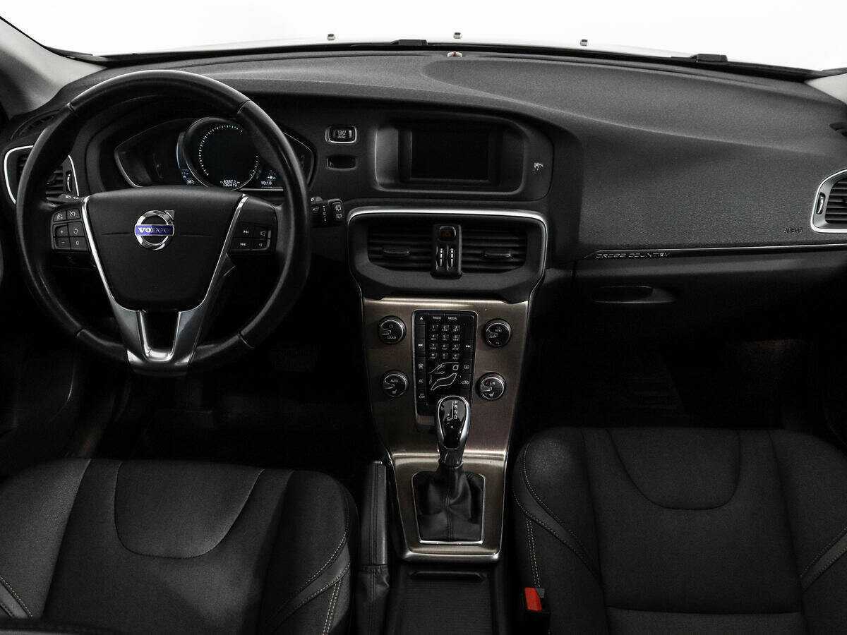 Volvo V40 Cross Country с пробегом — 2014 год. Фото: #11