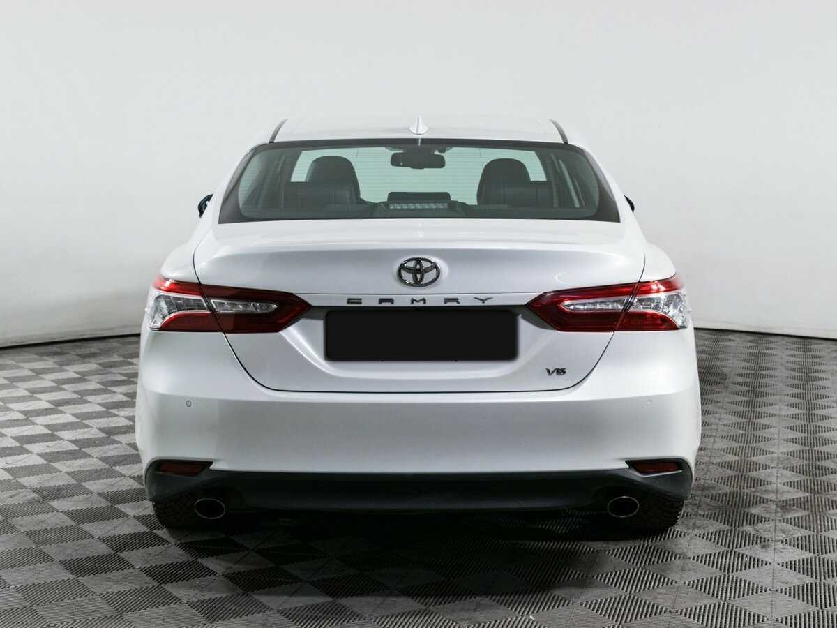 Toyota Camry с пробегом — 2018 год. Фото: #4