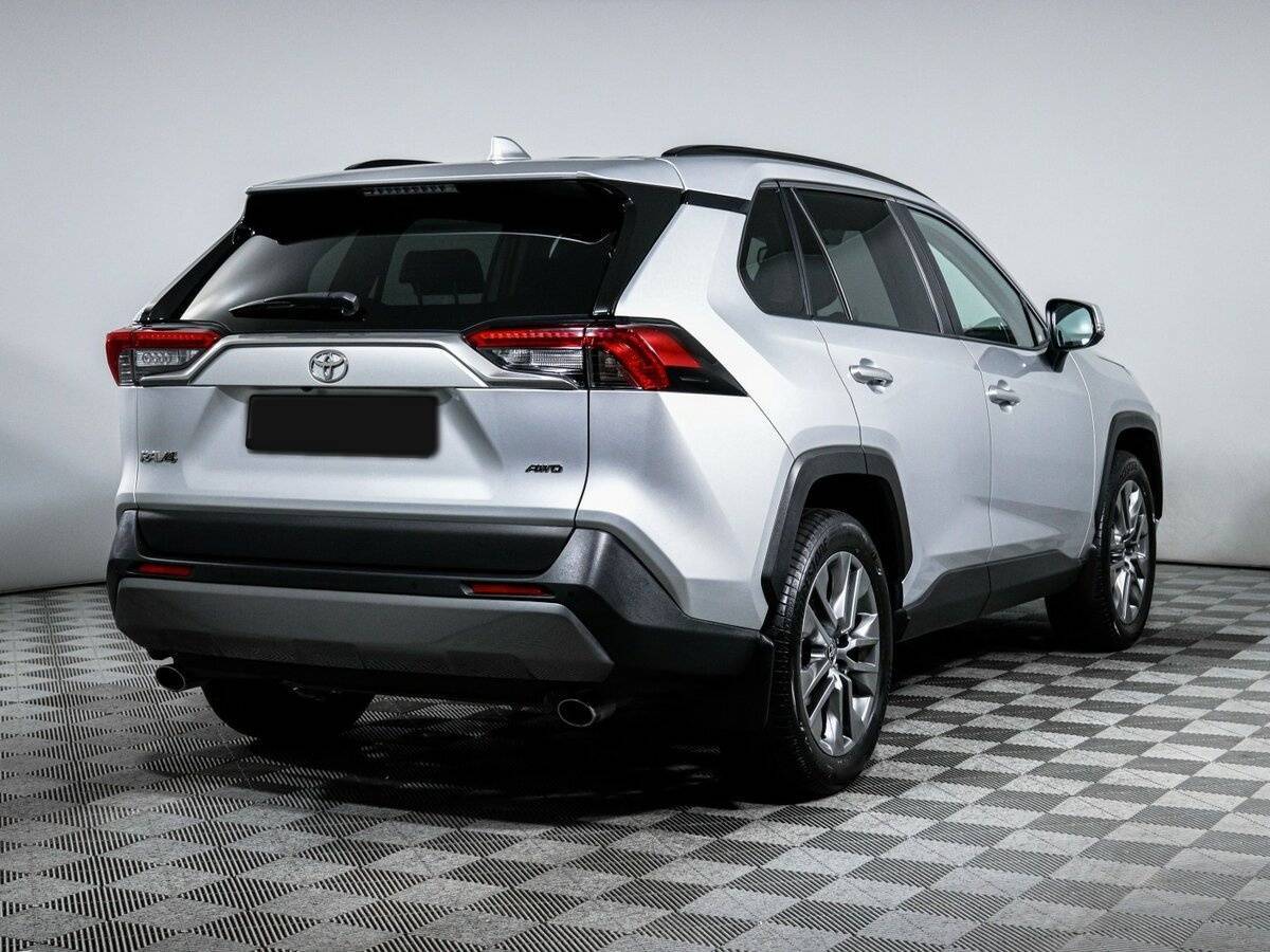 Toyota RAV4 с пробегом — 2021 год. Фото: #4