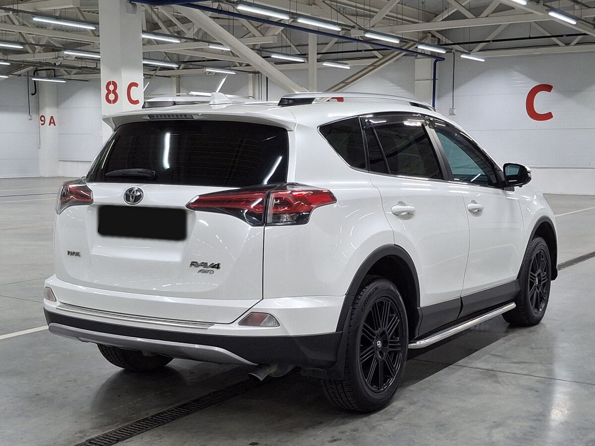 Toyota RAV4 с пробегом — 2017 год. Фото: #4