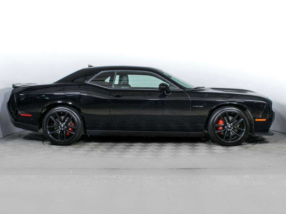 Dodge Challenger с пробегом — 2022 год. Фото: #3