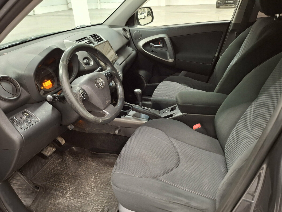 Toyota RAV4 с пробегом — 2011 год. Фото: #14