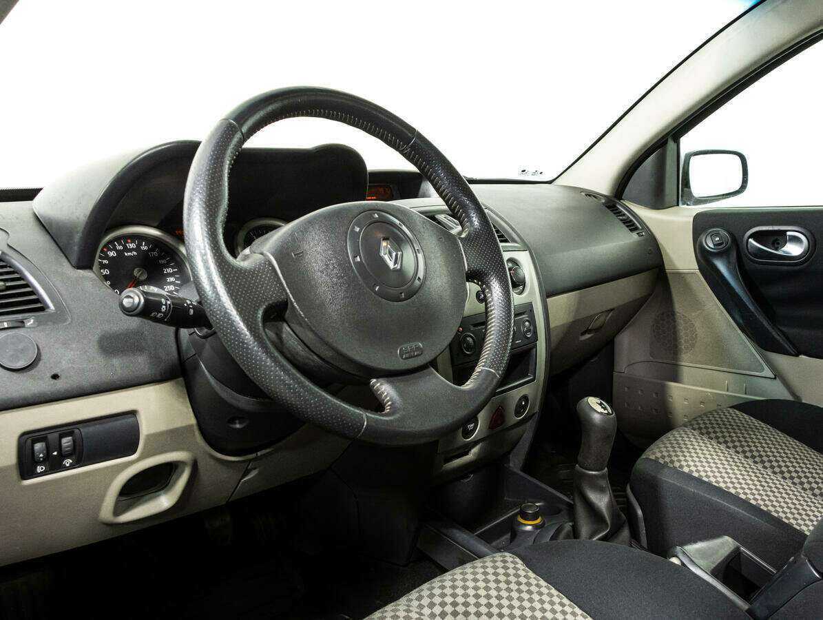 Renault Megane с пробегом — 2003 год. Фото: #10