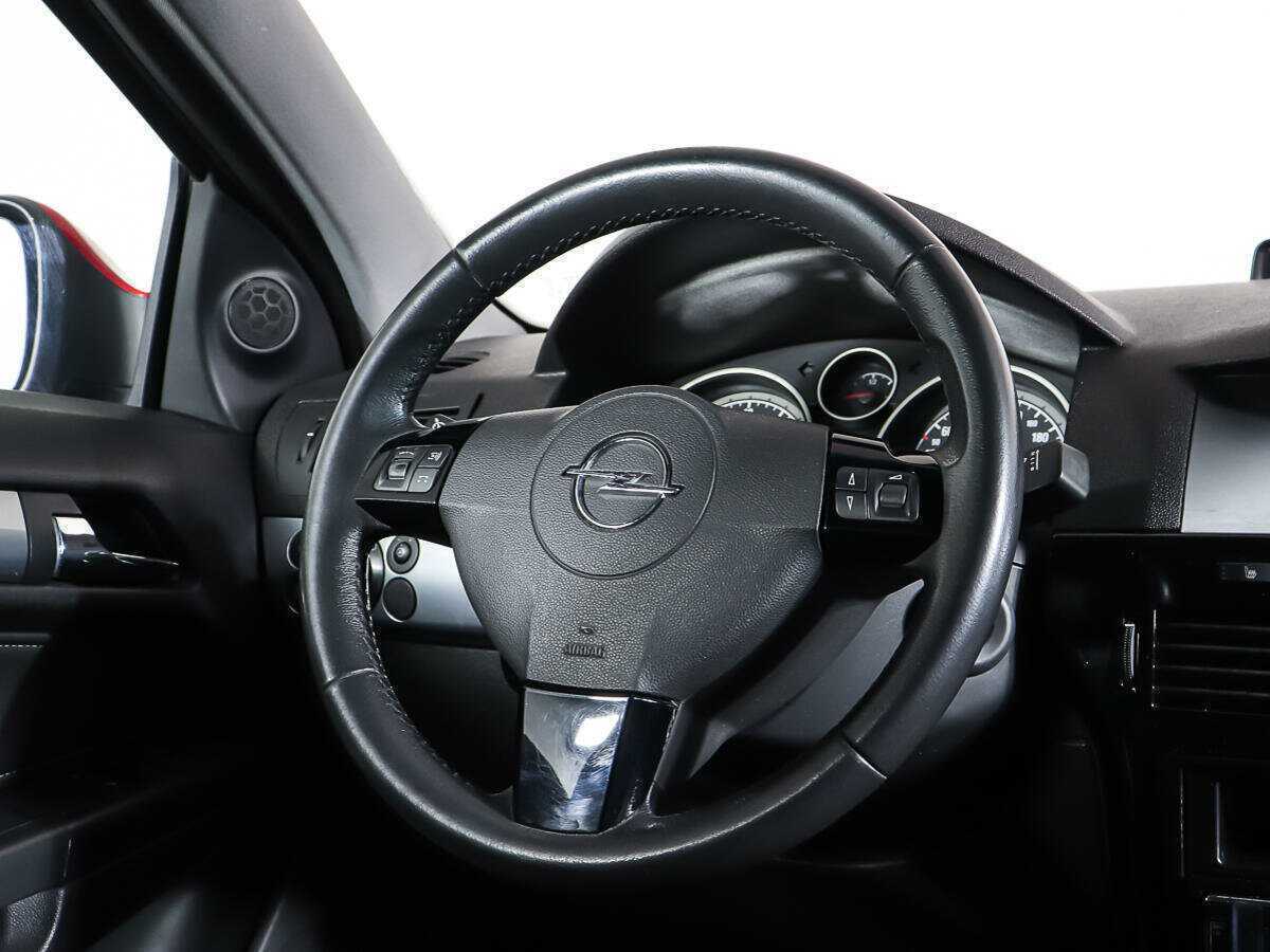 Opel Astra с пробегом — 2010 год. Фото: #12