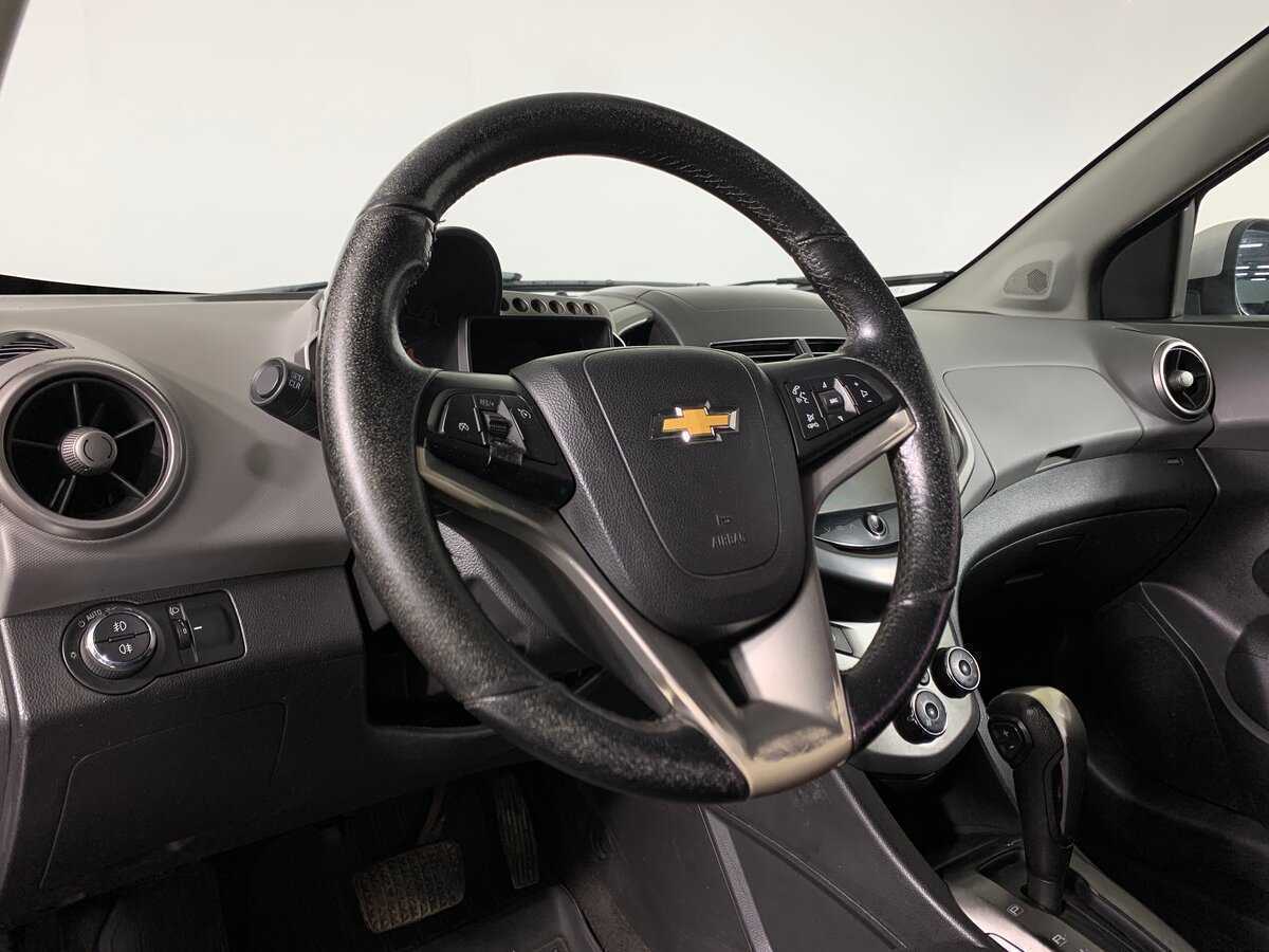 Chevrolet Aveo с пробегом — 2014 год. Фото: #11