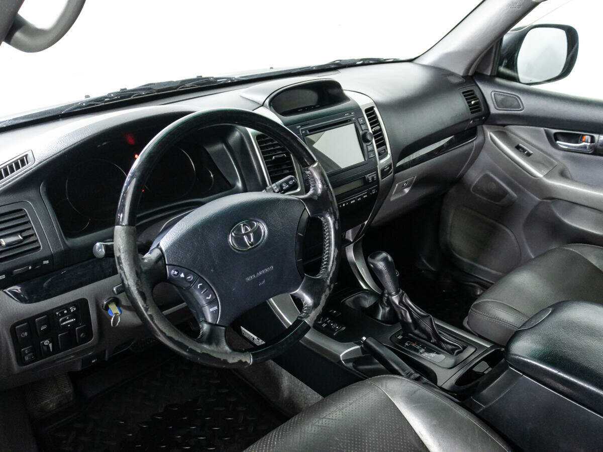 Toyota Land Cruiser Prado с пробегом — 2008 год. Фото: #9
