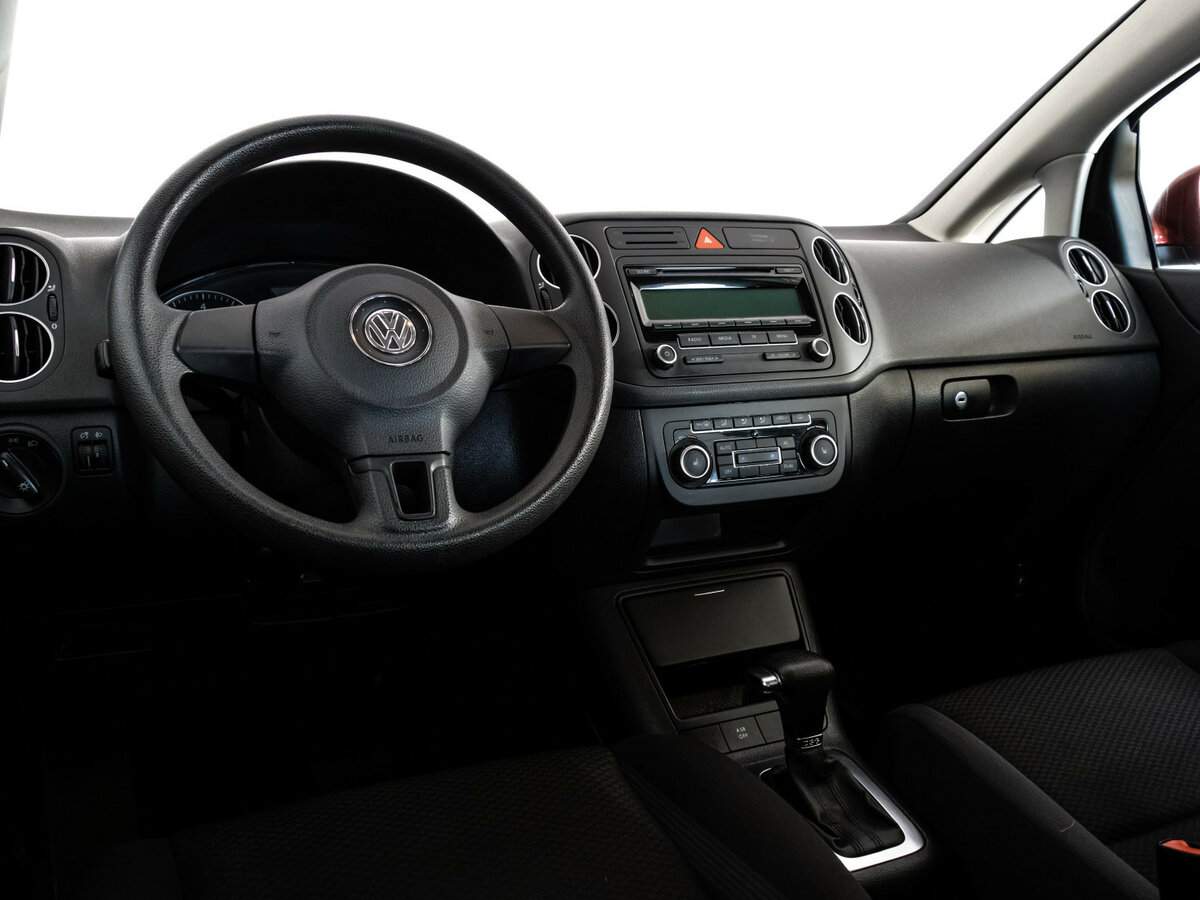 Volkswagen Golf Plus с пробегом — 2010 год. Фото: #8
