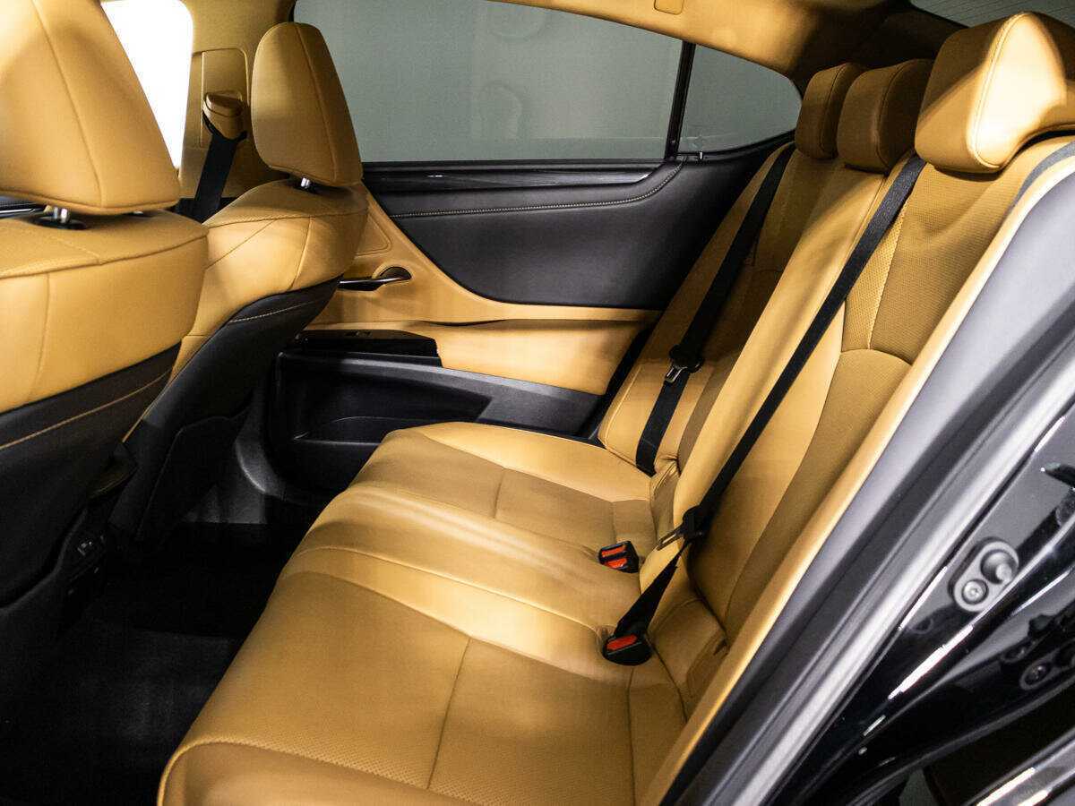 Lexus ES с пробегом — 2021 год. Фото: #9