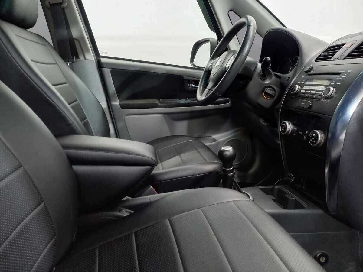 Suzuki SX4 с пробегом — 2010 год. Фото: #8