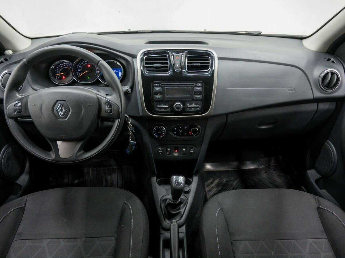 Renault Sandero с пробегом — 2015 год. Фото: #10