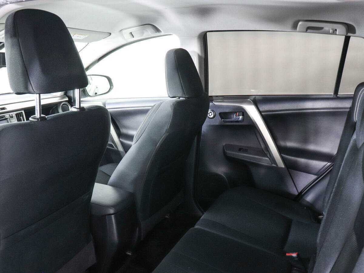 Toyota RAV4 с пробегом — 2014 год. Фото: #11