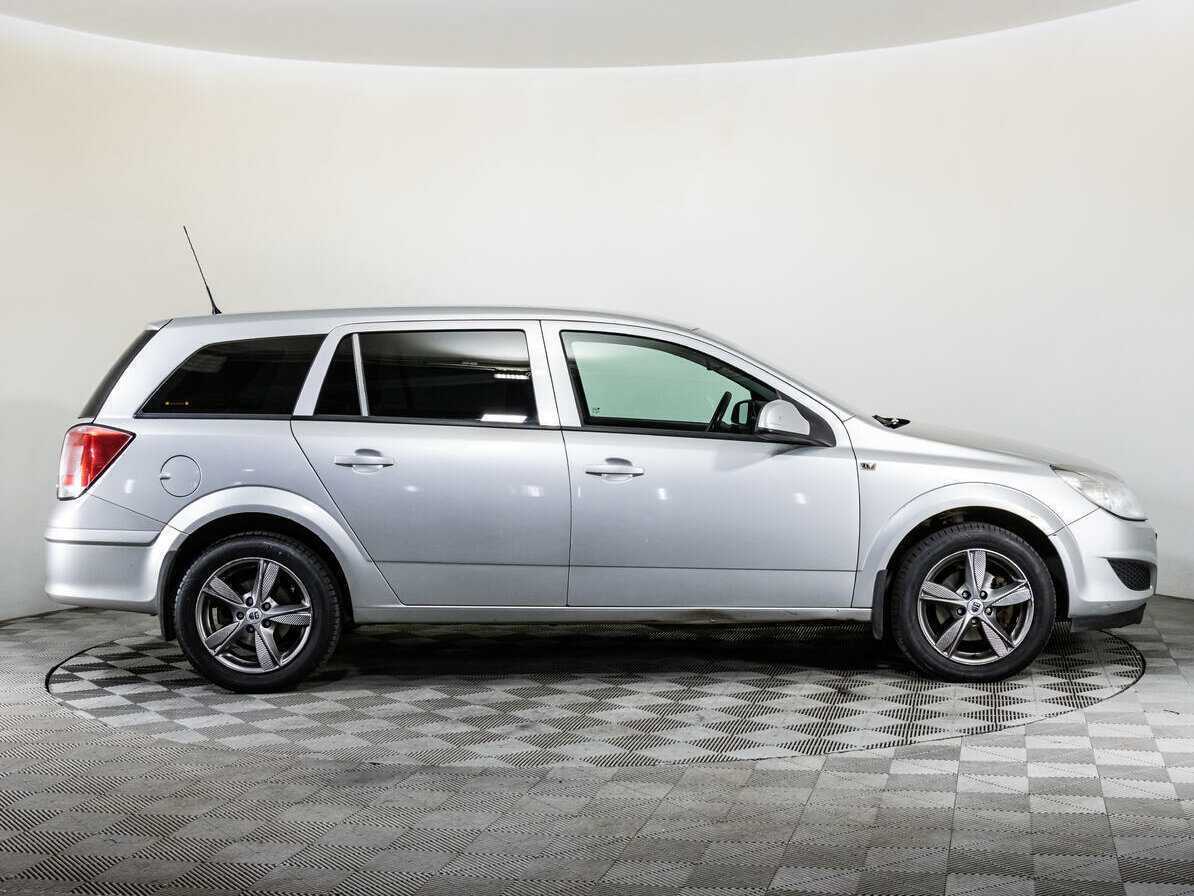 Opel Astra с пробегом — 2012 год. Фото: #3