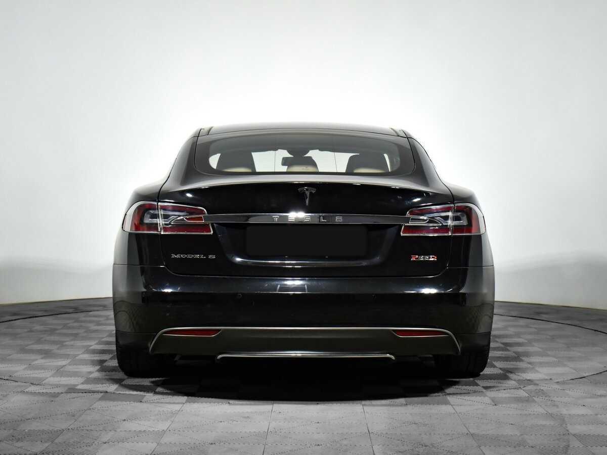 Tesla Model S с пробегом — 2015 год. Фото: #4