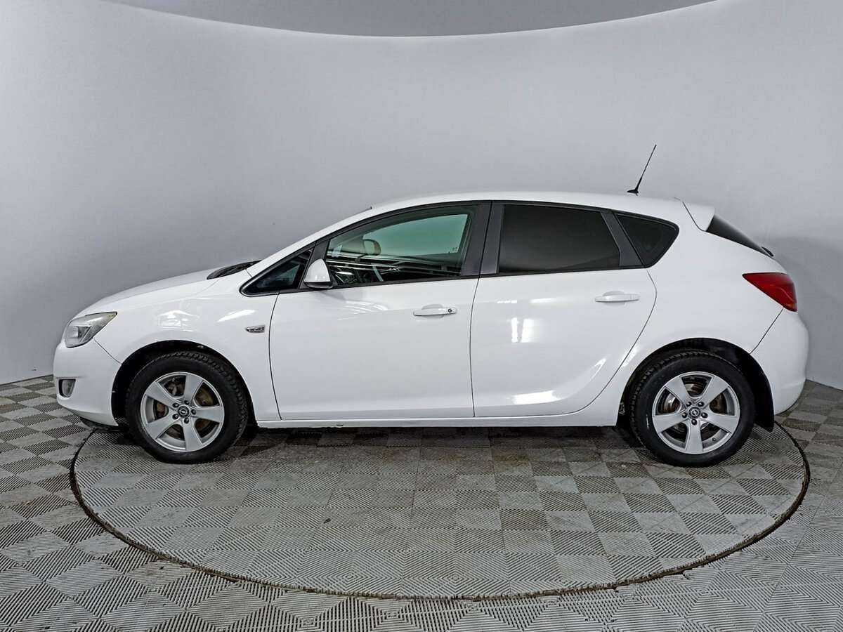 Opel Astra с пробегом — 2011 год. Фото: #7