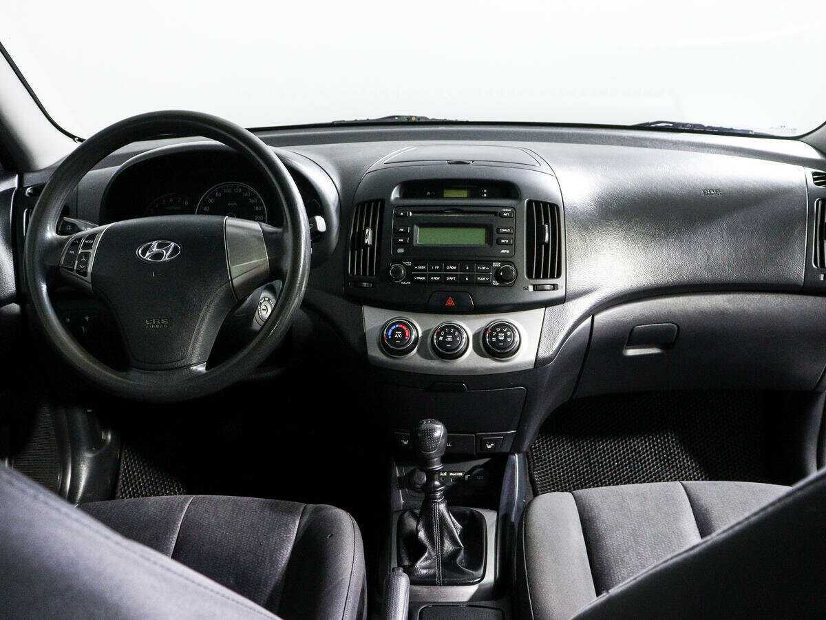 Hyundai Elantra с пробегом — 2010 год. Фото: #9