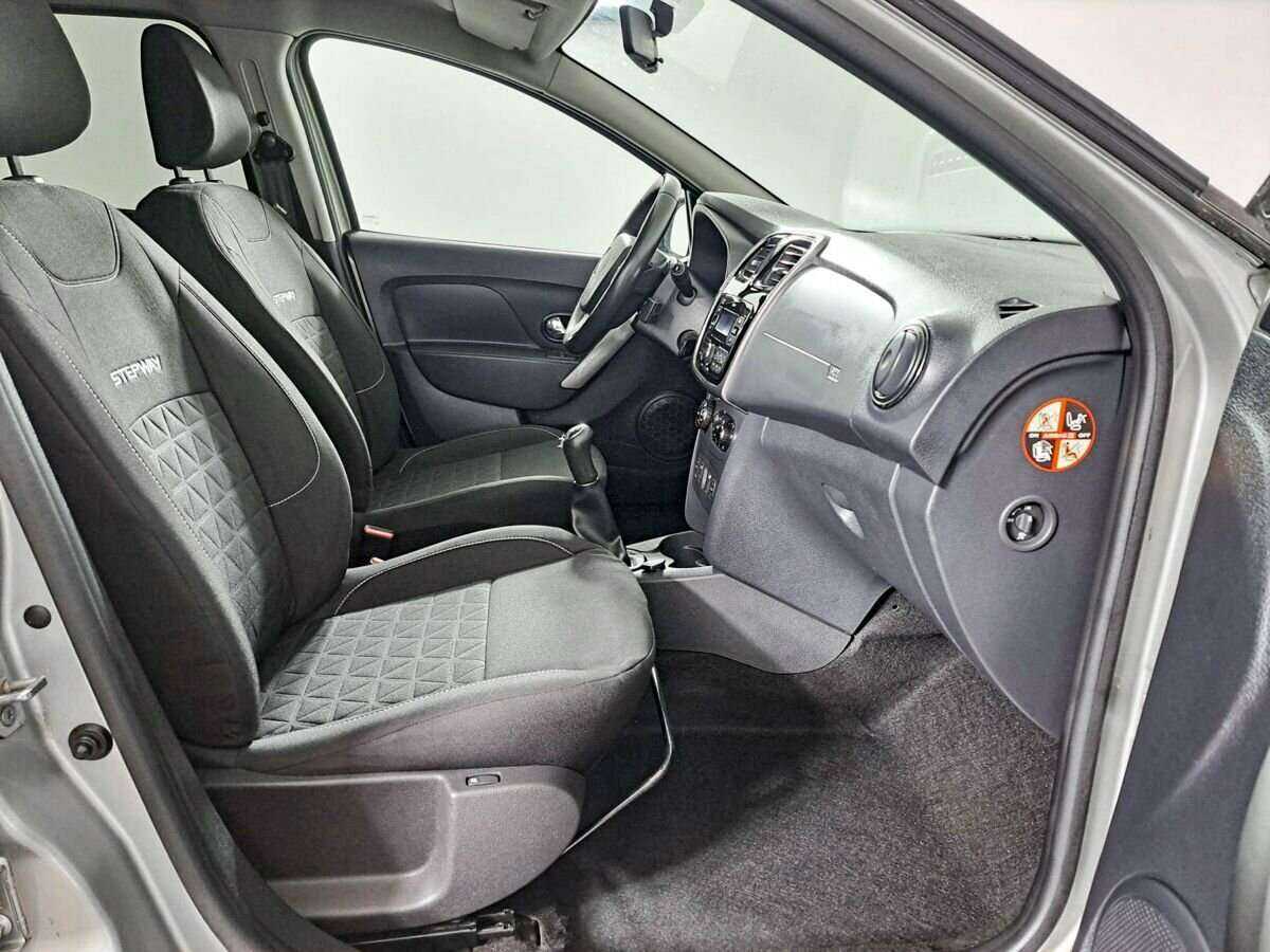 Renault Sandero с пробегом — 2017 год. Фото: #8