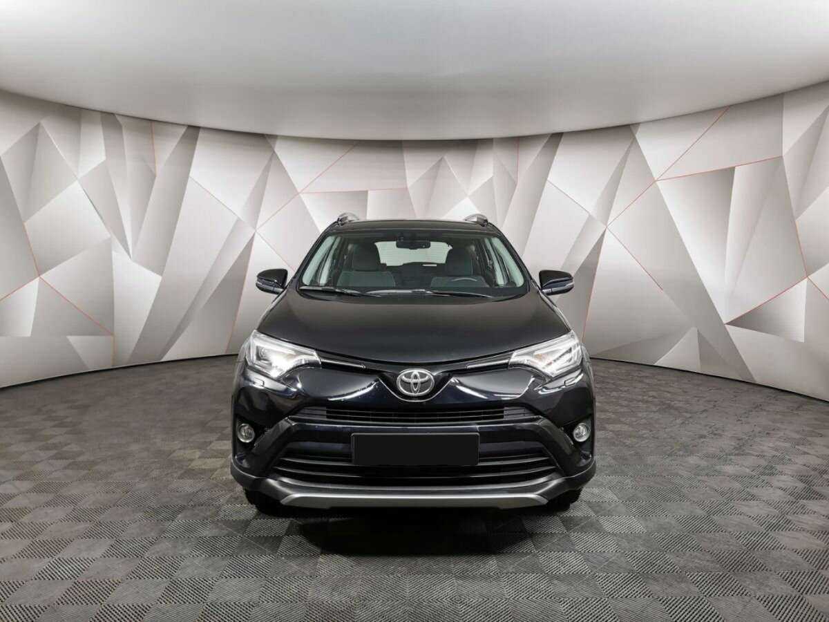 Toyota RAV4 с пробегом — 2018 год. Фото: #6